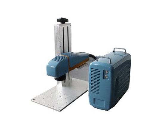 Chiny JPT Source Mini Laser Maszyna do znakowania blachy ze stali nierdzewnej, maszyna do znakowania metalu dostawca